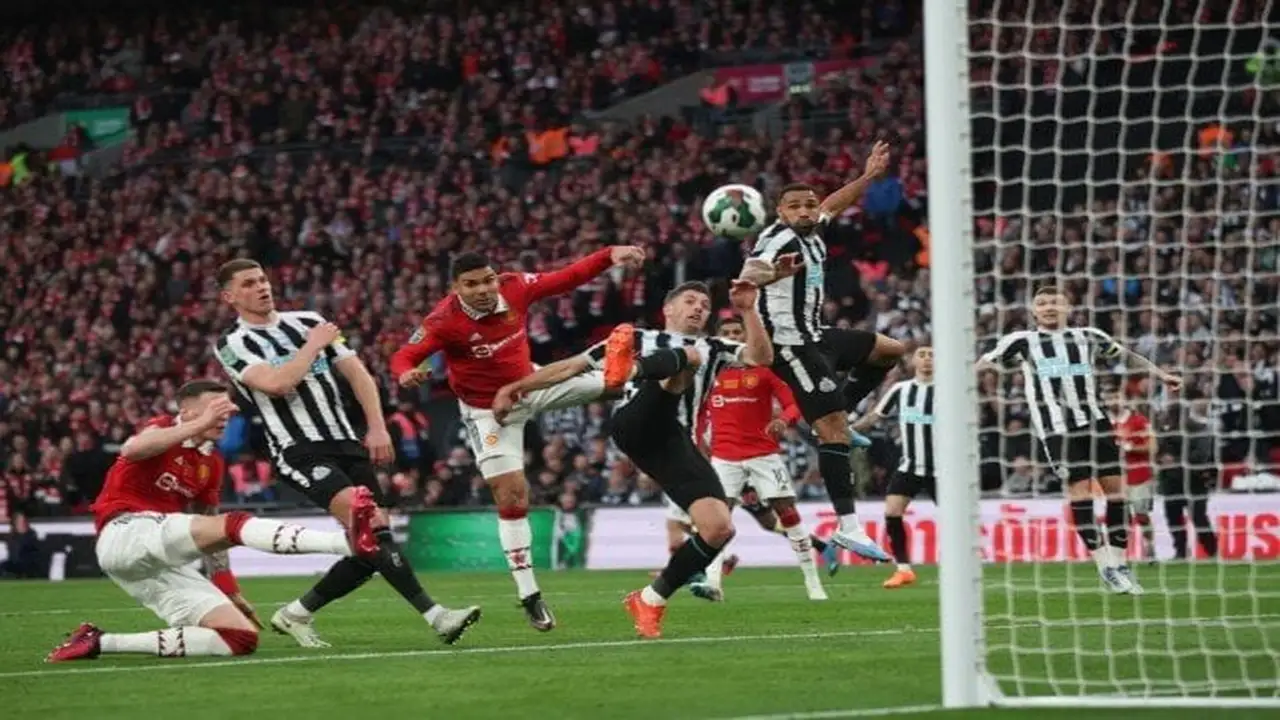 موعد مباراة مانشستر يونايتد ونيوكاسل يونايتد في الدوري الإنجليزي والتشكيل المتوقع للفريقين